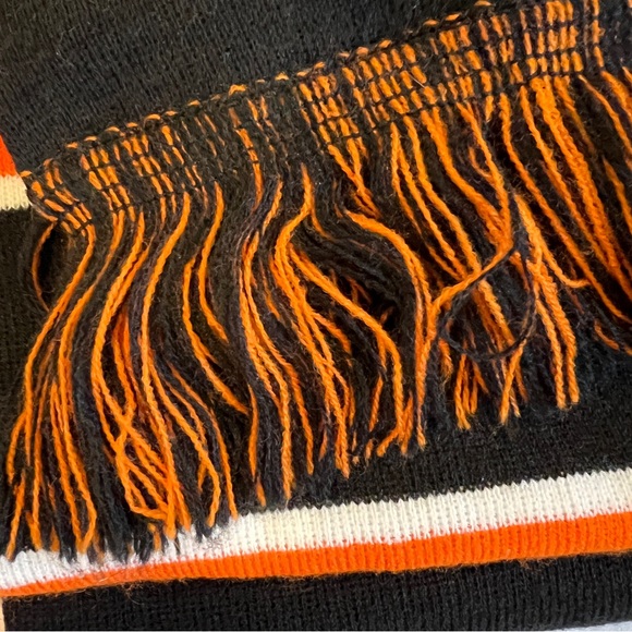 Tito’s striped scarf - Picture 3 of 3